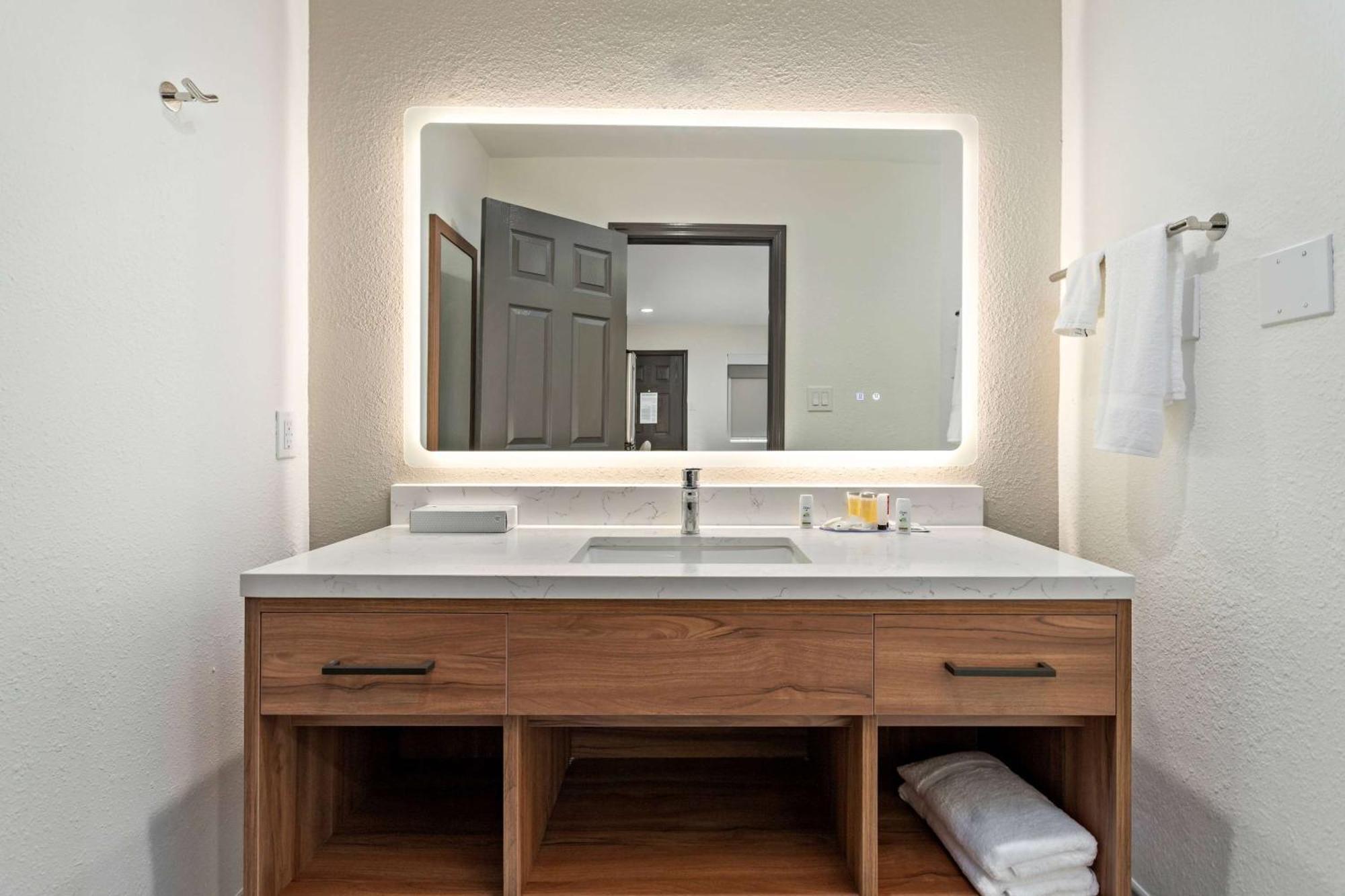 Baymont By Wyndham Hotel